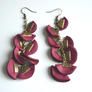 Szirmok szabadon-valódi bőr fülbevaló  - ékszer - fülbevaló - lógó fülbevaló - Meska.hu