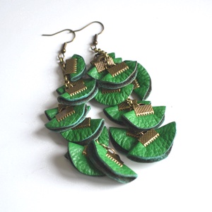 Szirmok szabadon-valódi bőr fülbevaló  - ékszer - fülbevaló - lógó fülbevaló - Meska.hu