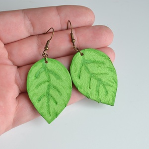 Levélke-fülbevaló valódi bőrből - ékszer - fülbevaló - lógó fülbevaló - Meska.hu