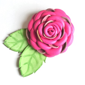 Magenta rózsa extra-kitűző valódi bőrből, Ékszer, Kitűző és Bross, Bőrművesség, Ékszerkészítés, MESKA