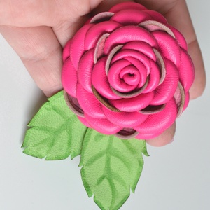 Magenta rózsa extra-kitűző valódi bőrből - ékszer - kitűző és bross - Meska.hu