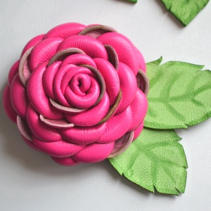 Magenta rózsa extra-kitűző valódi bőrből - ékszer - kitűző és bross - Meska.hu
