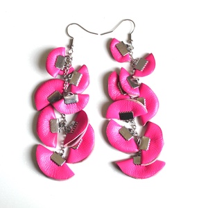 Szirmok szabadon-valódi bőr fülbevaló  - Meska.hu