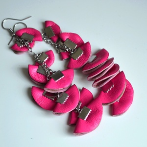 Szirmok szabadon-valódi bőr fülbevaló  - ékszer - fülbevaló - lógó fülbevaló - Meska.hu