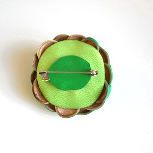 Borsó rózsa-extra kitűző valódi bőrből - ékszer - kitűző és bross - Meska.hu