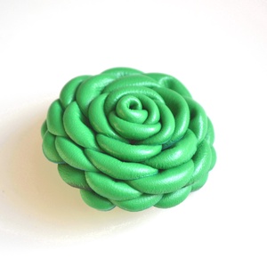 Borsó rózsa-extra kitűző valódi bőrből - ékszer - kitűző és bross - Meska.hu