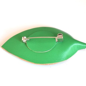 Borsó-valódi bőr kitűző - ékszer - kitűző és bross - Meska.hu