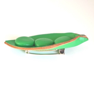 Borsó-valódi bőr kitűző - ékszer - kitűző és bross - Meska.hu