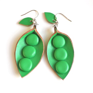 Borsó-valódi bőr fülbevaló - Meska.hu