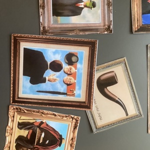Magritte matricacsomag/ Szürrealista festmények matricacsomag/ Ez nem egy pipa matrica - otthon & életmód - papír, írószer - matrica, matrica csomag - Meska.hu