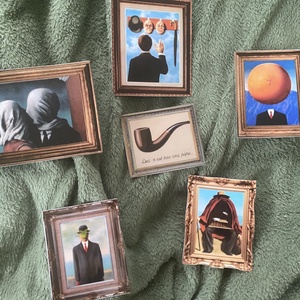 Magritte matricacsomag/ Szürrealista festmények matricacsomag/ Ez nem egy pipa matrica - otthon & életmód - papír, írószer - matrica, matrica csomag - Meska.hu
