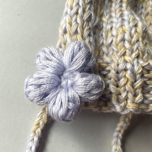 Kötött babasapka újszülöttfotózáshoz - baba - mama - babafotózás - babafotózási kellékek - Meska.hu