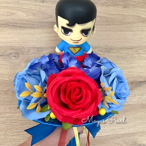 Ballagási örök csokor Superman-es - otthon & életmód - dekoráció - virágdekoráció - virágok - virágcsokor - Meska.hu