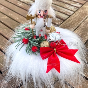 Karácsonyi diótörős asztaldísz fehér, Karácsony, Adventi díszek, Adventi asztaldísz, Virágkötés, MESKA