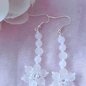 Menyasszonyi kisvirágos fülbevaló, Esküvő, Ékszer, Fülbevaló, Gyöngyfűzés, gyöngyhímzés, MESKA