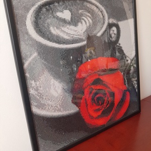 Elegáns rózsa kávéval � 40x40 cm-es gyémántszemes falikép, Otthon & Életmód, Dekoráció, Fali és függő dekoráció, Falra akasztható dekor, Gyöngyfűzés, gyöngyhímzés, MESKA