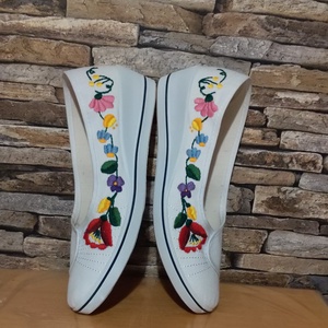 Kalocsai virágos, kézzel hímzett cipő - ruha & divat - cipő & papucs - Meska.hu