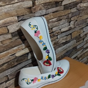 Kalocsai virágos, kézzel hímzett cipő - ruha & divat - cipő & papucs - Meska.hu