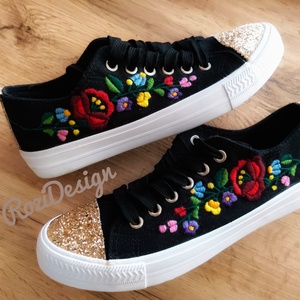 Kalocsai virágos tornacipő (kézzel hímzett) 37-es méret - ruha & divat - cipő & papucs - cipő, szandál - Meska.hu