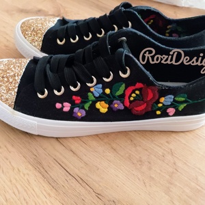 Kalocsai virágos tornacipő (kézzel hímzett) 37-es méret - ruha & divat - cipő & papucs - cipő, szandál - Meska.hu