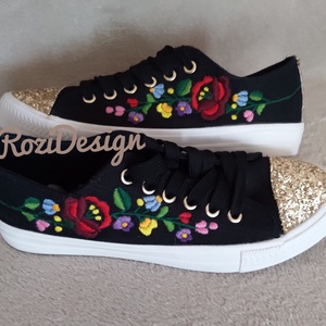 Kalocsai virágos tornacipő, kézzel hímzett 37-es méret  - ruha & divat - cipő & papucs - cipő, szandál - Meska.hu