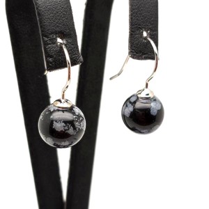 Fülbevaló golyó hópehely obszidián bedugós 10-10,5mm, Ékszer, Fülbevaló, Lógó fülbevaló, , MESKA