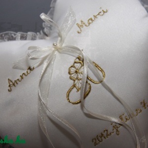 Szív gyűrűpárna névvel-dátummal egyedi-krém - esküvő - kiegészítők - gyűrűtartó & gyűrűpárna - Meska.hu