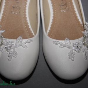 Menyasszonyi lapos cipő,egyedi díszítéssel,fehér 37-es -  - Meska.hu