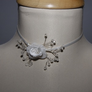 Menyasszonyi nyaklánc,ékszer,kis rózsa kristályokkal,fehér - esküvő - ékszer - nyaklánc - Meska.hu