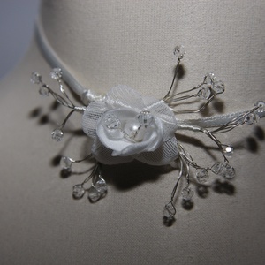 Menyasszonyi nyaklánc,ékszer,kis rózsa kristályokkal,fehér - esküvő - ékszer - nyaklánc - Meska.hu