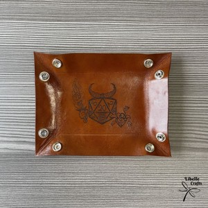 Kockák lángoló karddal kockadobó tálca - játék & sport - táblajáték és kártyajáték - társasjátékok - dobókocka - Meska.hu