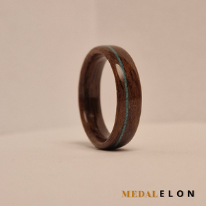 Fekete dió fa gyűrű, malachit berakással - Meska.hu