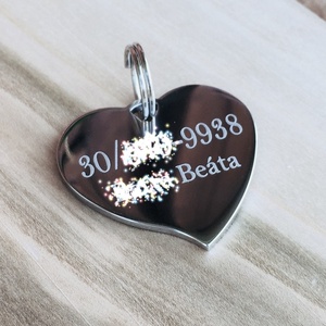 Szív formájú kutya- vagy macskabiléta gravírozással, 2 mm vastagsgú nemesacélból - otthon & életmód - kisállatoknak - kutyáknak - kutya biléta - Meska.hu