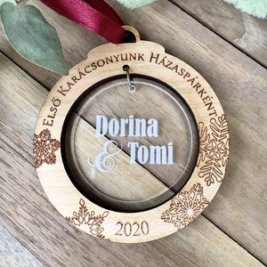 Kerek karácsonyfadísz tetszőleges felirattal - karácsony - karácsonyi lakásdekoráció - karácsonyfadíszek - Meska.hu