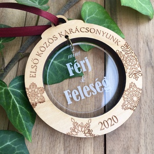 Kerek karácsonyfadísz tetszőleges felirattal - karácsony - karácsonyi lakásdekoráció - karácsonyfadíszek - Meska.hu
