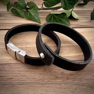 Bőr karkötő fekete vagy barna színben - ékszer - karkötő - névre szóló karkötő - Meska.hu