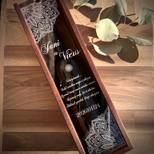 Esküvői köszönő ajándék,  boros , italos fadoboz, szülőköszöntő ajándék, gravírozott akril előlappal - Meska.hu