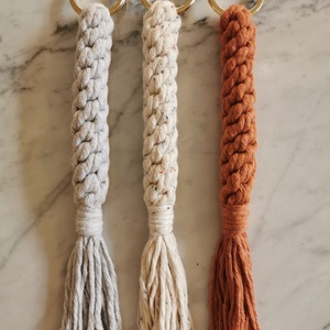 Makramé kulcstartó - táska & tok - kulcstartó & táskadísz - kulcstartó - Meska.hu