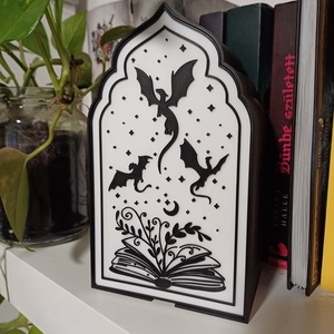 Fourth Wing által inspirált könyvtámasz (book nook), Otthon & Életmód, Dekoráció, Asztal és polc dekoráció, Könyvtámasz, Mindenmás, MESKA