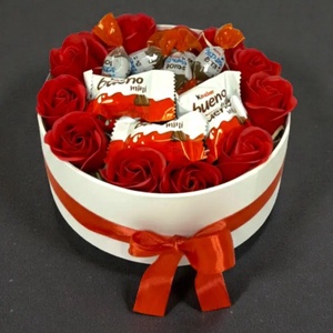 Kinder Édesség és Rózsa Ajándékcsomag, Élelmiszer, Gourmet ajándékcsomag, Mindenmás, MESKA