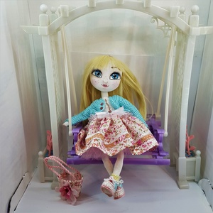 Zsuzsu baba, virágos szoknyában - játék & sport - baba & babaház - baba - Meska.hu