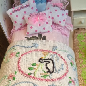 Zsuzsu baba ,bőröndben hordozható házzal,ruhatárral - játék & sport - baba & babaház - baba - Meska.hu