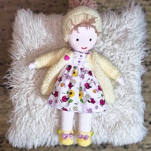 Zsuzsu baba kötött kabátban - játék & sport - baba & babaház - baba - Meska.hu