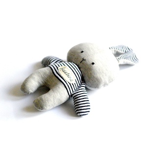 Névre szóló nyúl nyuszi játék játékfigura állatfigura plüss szürke kék fehér csíkos -  - Meska.hu
