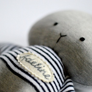 Névre szóló nyúl nyuszi játék játékfigura állatfigura plüss szürke kék fehér csíkos -  - Meska.hu