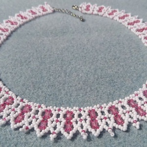 Pink-fehér és pezsgő-fehér fűzött nyaklánc csiszolt lüszteres gyöngyökkel, Ékszer, Nyaklánc, Nyakpánt, gallér, Gyöngyfűzés, gyöngyhímzés, Ékszerkészítés, MESKA