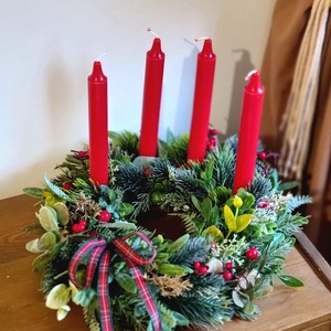 Piros-zöld adventi koszorú - karácsony - adventi díszek - adventi koszorú - Meska.hu
