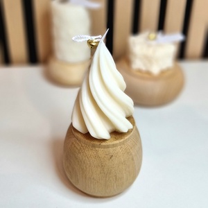 Fenyő formagyertya, Karácsony, Karácsonyi lakásdekoráció, Karácsonyi illatgyertya, mécses, Gyertya-, mécseskészítés, MESKA