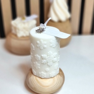 Hópelyhes henger gyertya, Karácsony, Karácsonyi lakásdekoráció, Karácsonyi illatgyertya, mécses, Gyertya-, mécseskészítés, MESKA