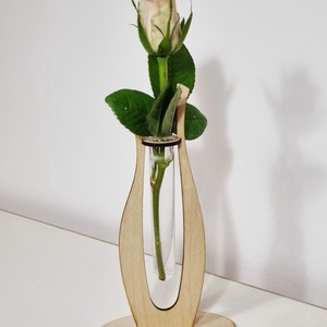 Lézervágott talpas váza - Meska.hu